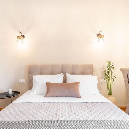 Deluxe 3-Bdrm Urban-Industrial Apt At Acropolis Ateny Zewnętrze zdjęcie