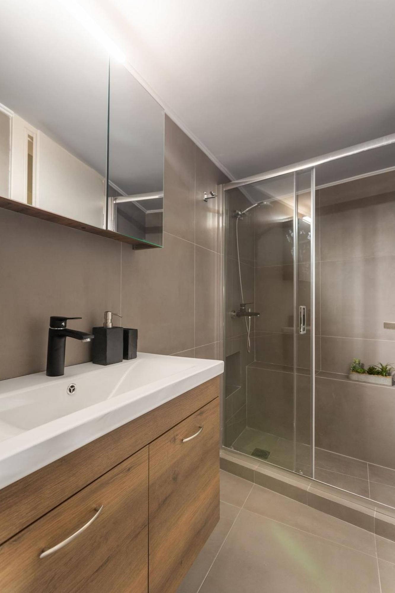 Deluxe 3-Bdrm Urban-Industrial Apt At Acropolis Ateny Zewnętrze zdjęcie