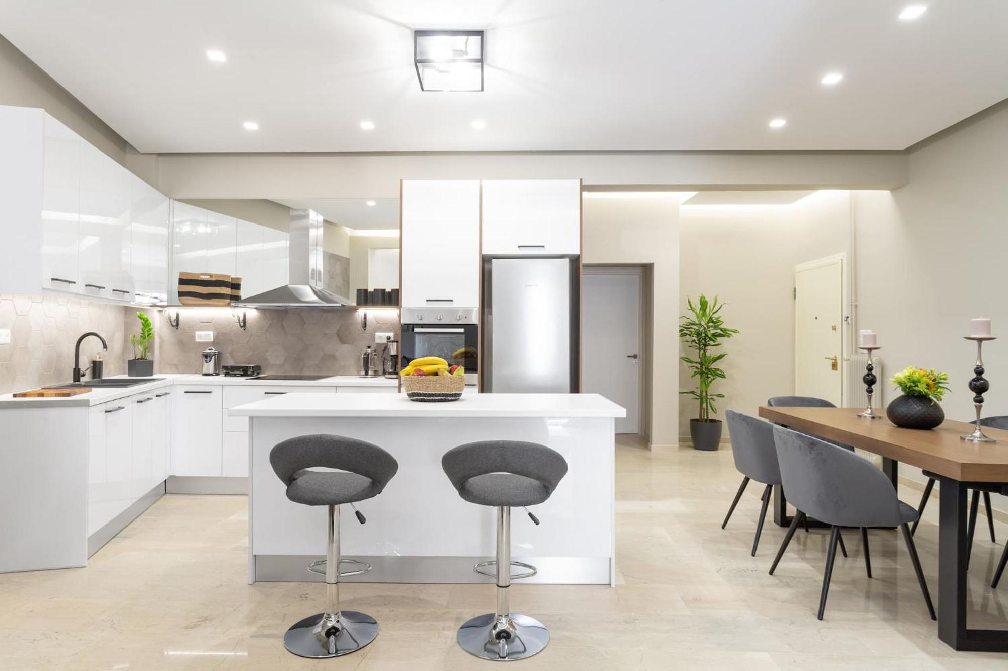 Deluxe 3-Bdrm Urban-Industrial Apt At Acropolis Ateny Zewnętrze zdjęcie