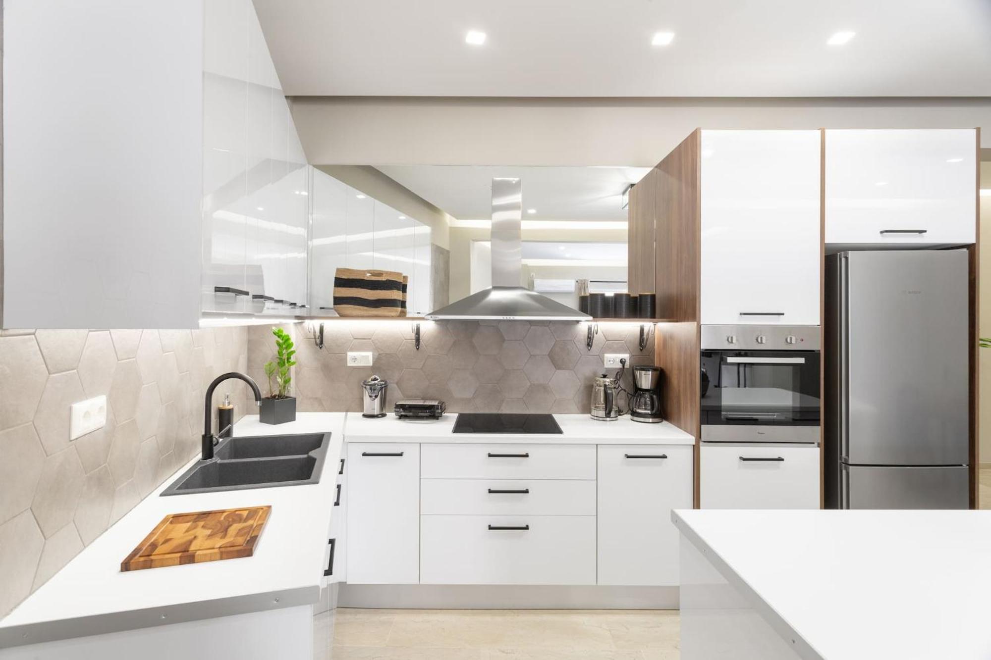 Deluxe 3-Bdrm Urban-Industrial Apt At Acropolis Ateny Zewnętrze zdjęcie
