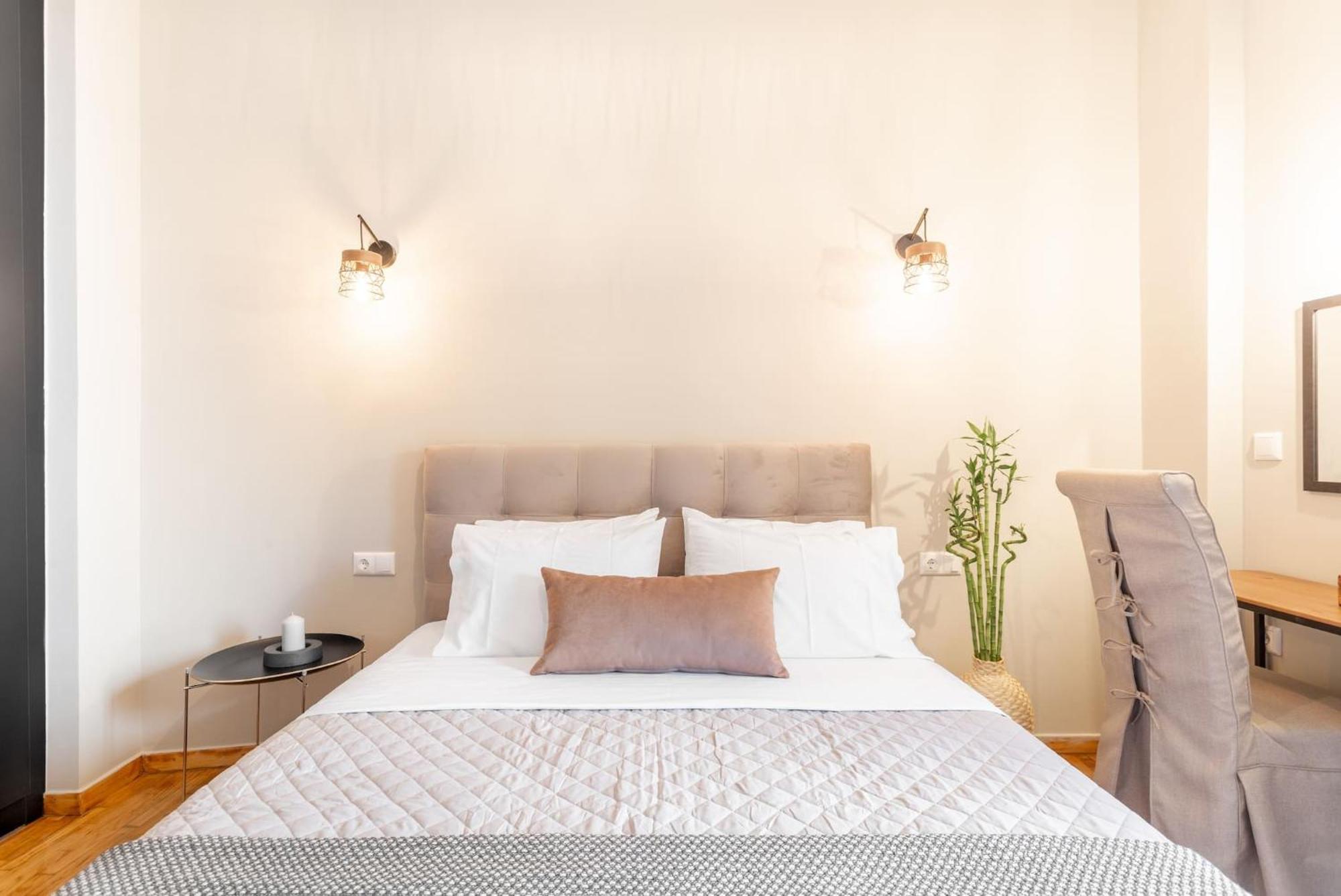 Deluxe 3-Bdrm Urban-Industrial Apt At Acropolis Ateny Zewnętrze zdjęcie