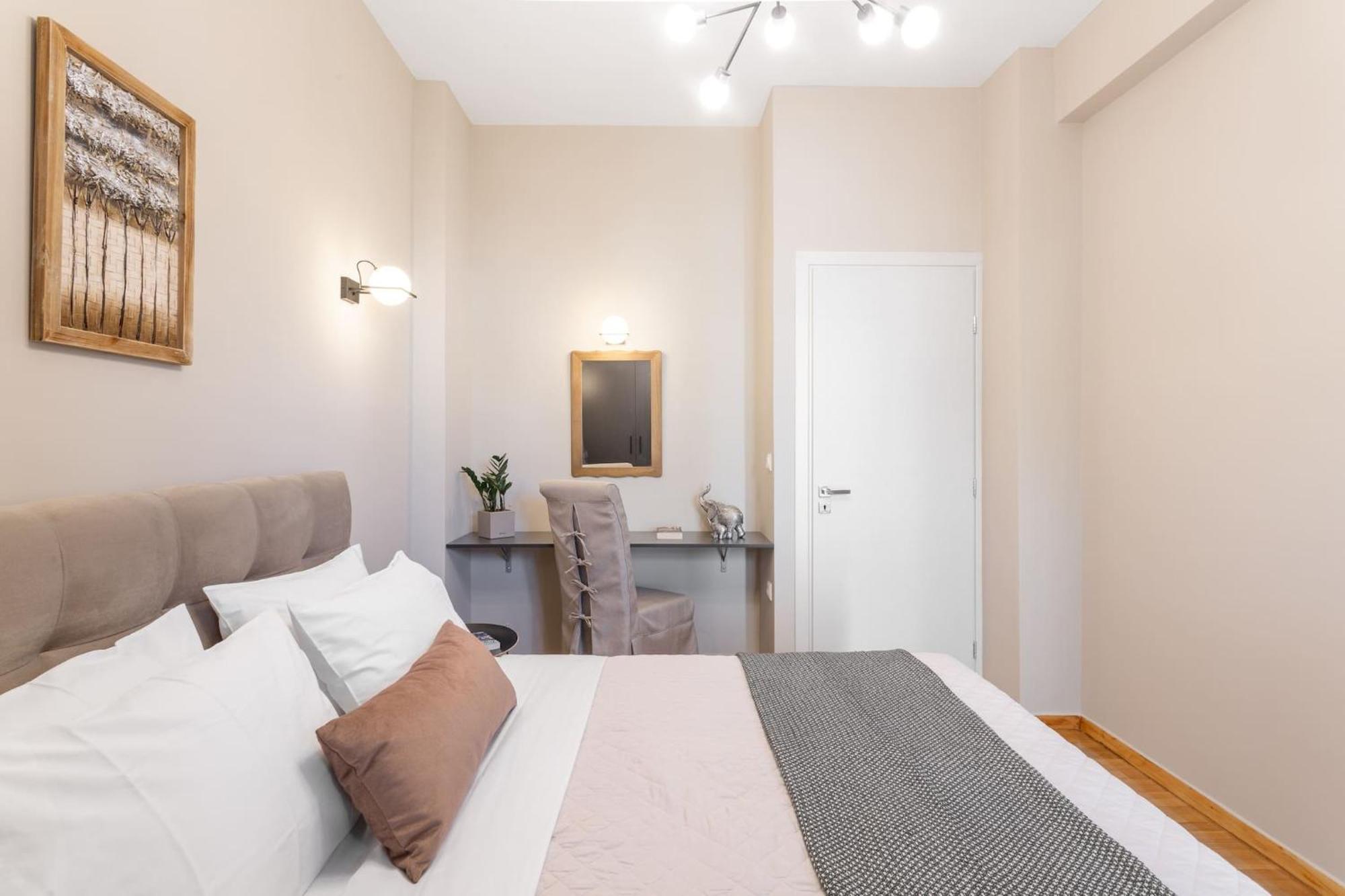Deluxe 3-Bdrm Urban-Industrial Apt At Acropolis Ateny Zewnętrze zdjęcie