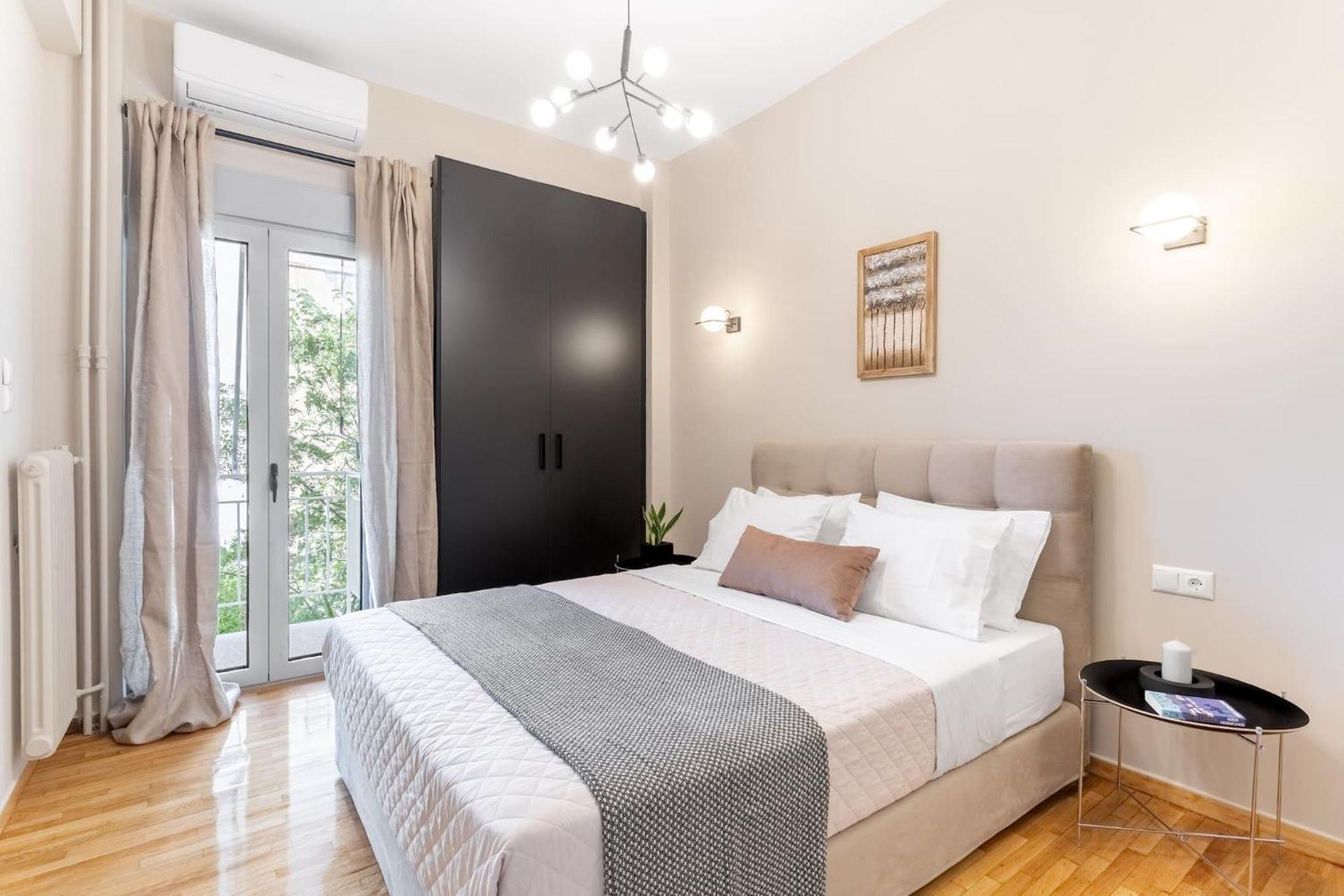 Deluxe 3-Bdrm Urban-Industrial Apt At Acropolis Ateny Zewnętrze zdjęcie