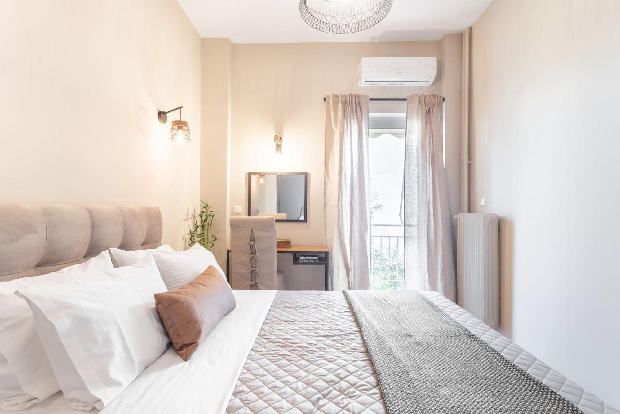 Deluxe 3-Bdrm Urban-Industrial Apt At Acropolis Ateny Zewnętrze zdjęcie